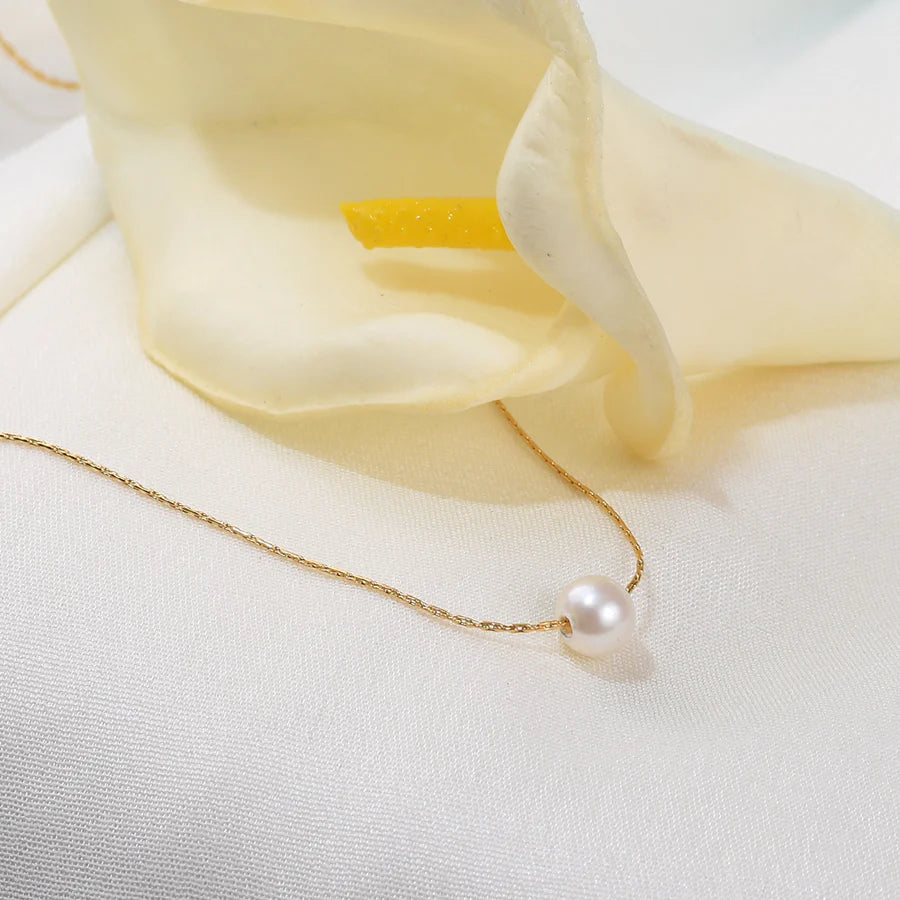 Delicate white Pearl Necklace