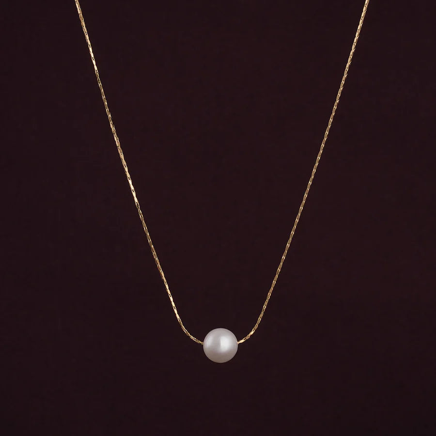 Delicate white Pearl Necklace