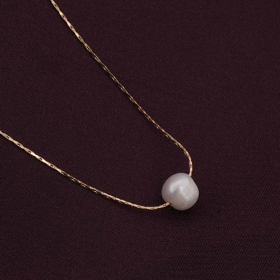 Delicate white Pearl Necklace