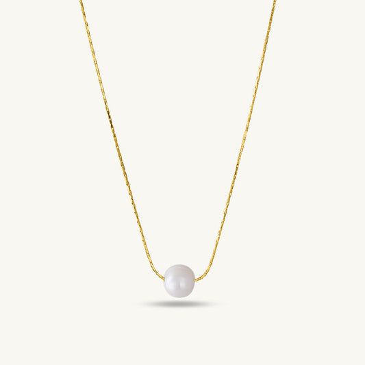 Delicate white Pearl Necklace