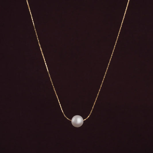 Delicate white Pearl Necklace